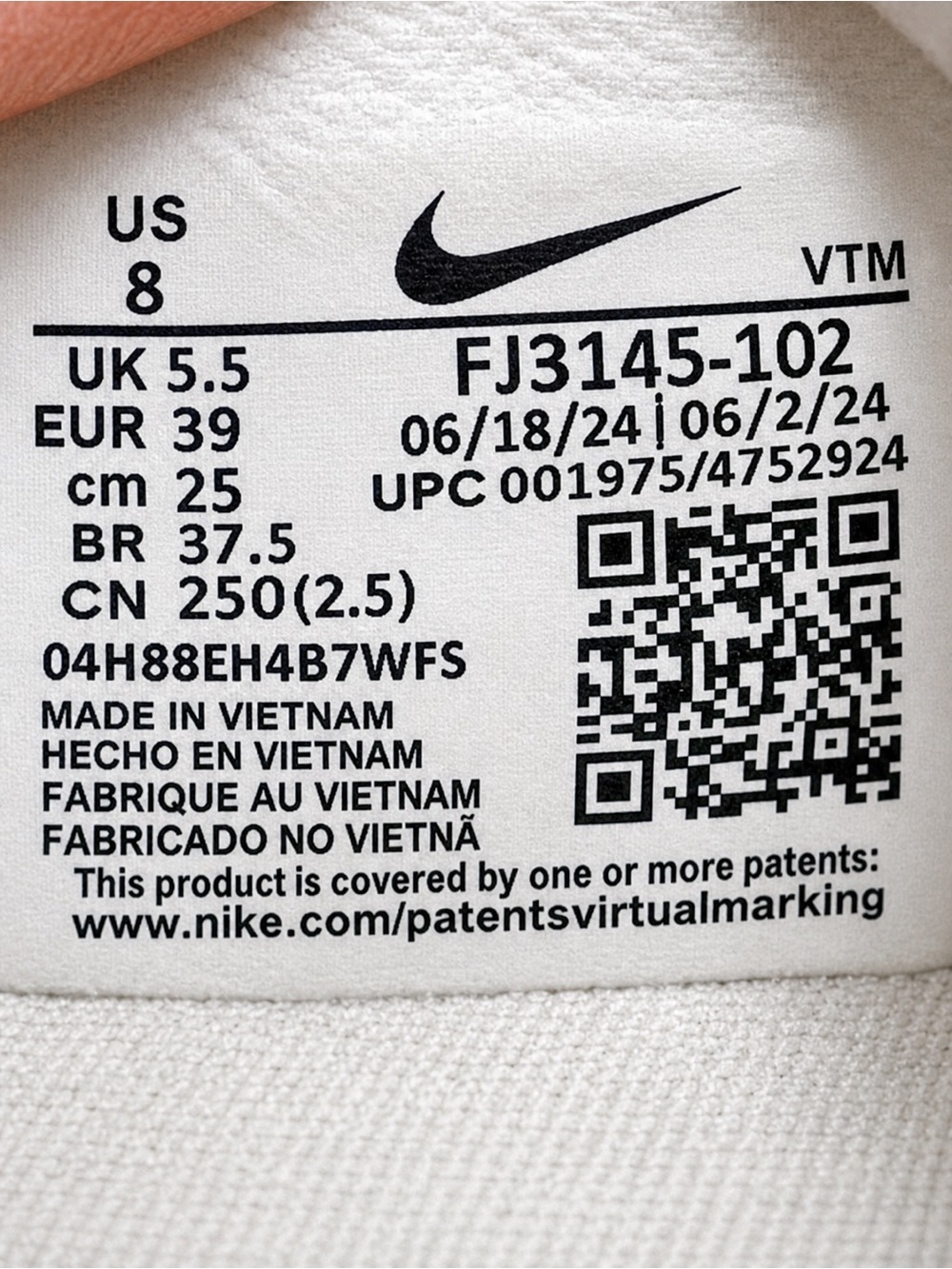 Nike Air Max DN Triple White Women’s 8 Running Sneakers Cushion Athletic - Picture 7 of 7